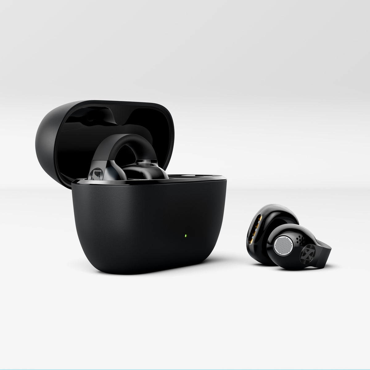 Sennheiser ACCENTUM Clip – Black charging case and earbud close-up