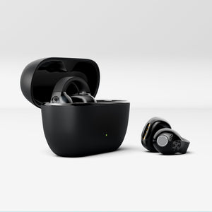 Sennheiser ACCENTUM Clip – Black charging case and earbud close-up